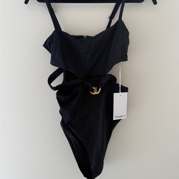 NWT VITAMIN A Luxe Link Belted One Piece - Black ReLux SZ M - Picture 3 of 8